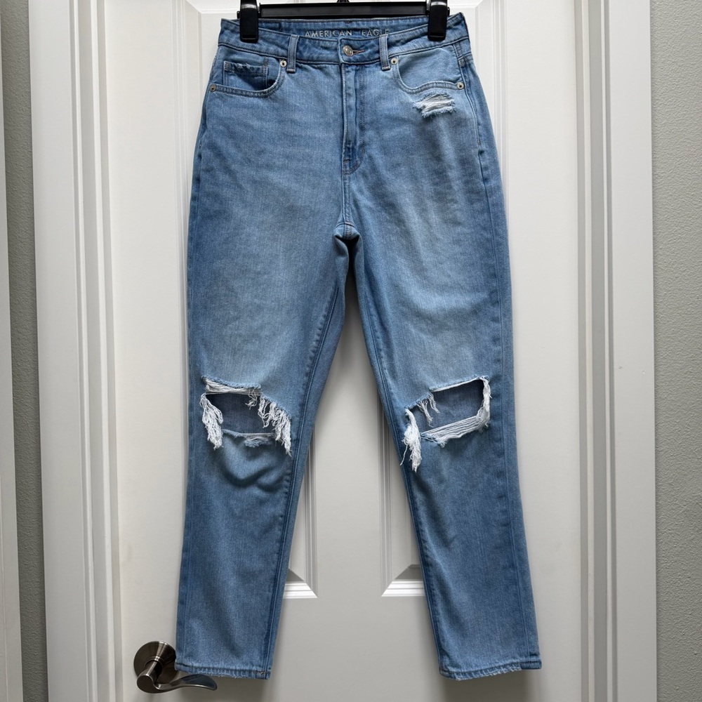 AMERICAN EAGLE MOM JEAN HIGH RISE DISTRESSED MEDIUM WASH 4 REGULAR